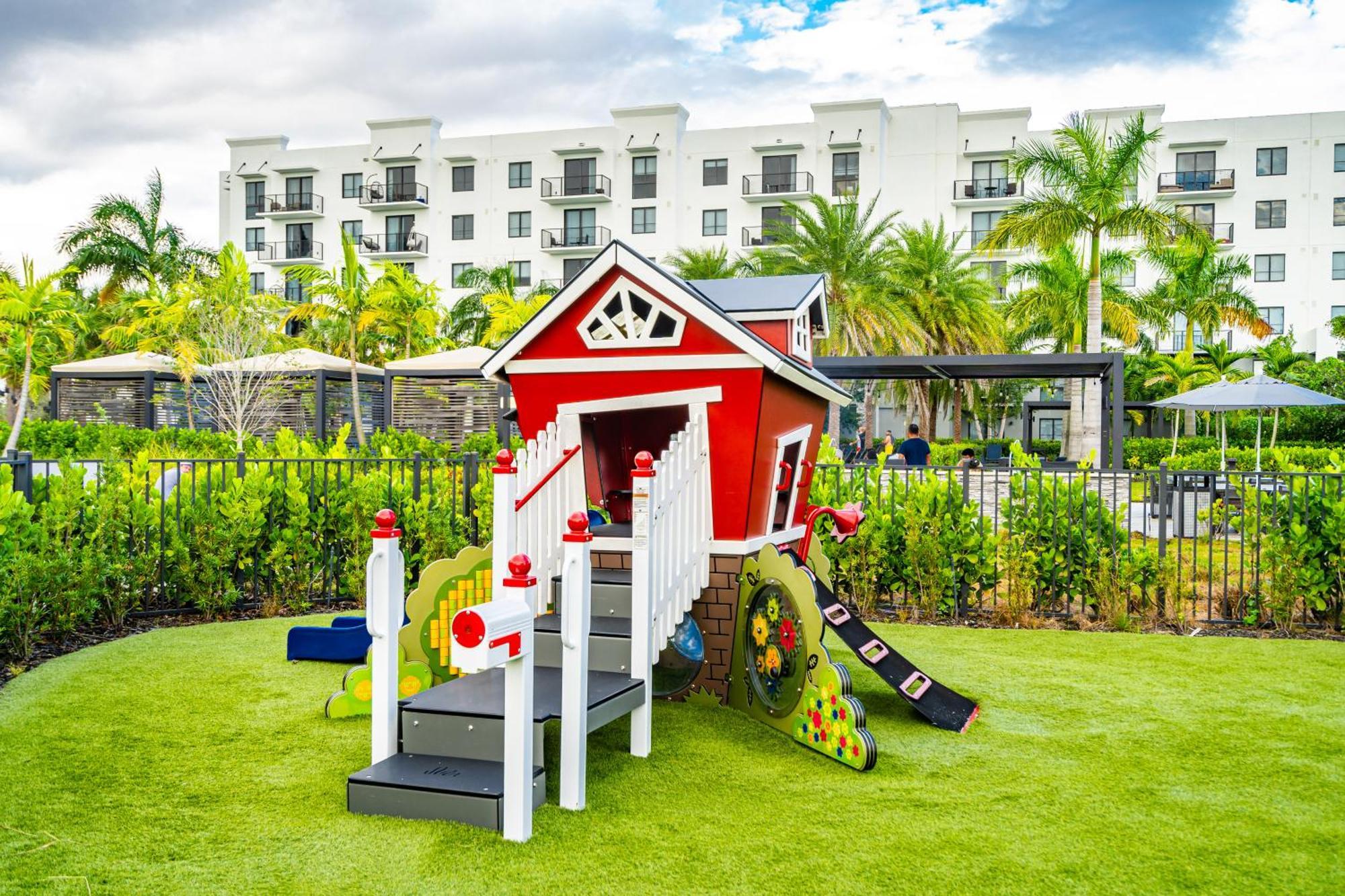 Amazing 2 Bedroom Unit In Doral Miami With Free Parking Hialeah Gardens Luaran gambar