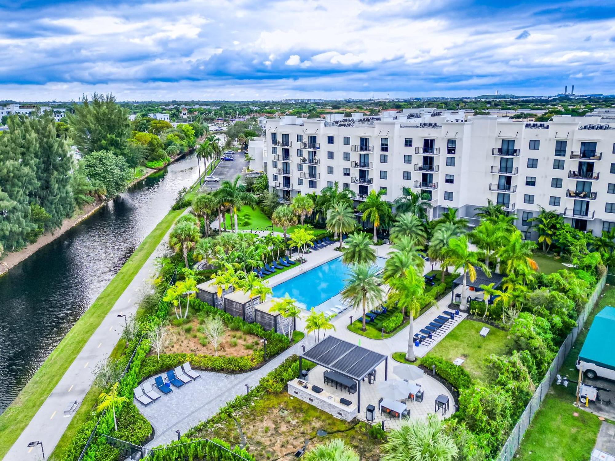 Amazing 2 Bedroom Unit In Doral Miami With Free Parking Hialeah Gardens Luaran gambar